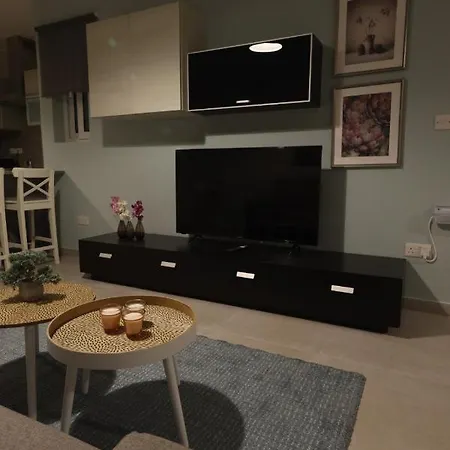 Comfort And Convenience Flat 4 Dad's Court *