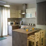 Apartment Convenient 3br Near Bus Terminus