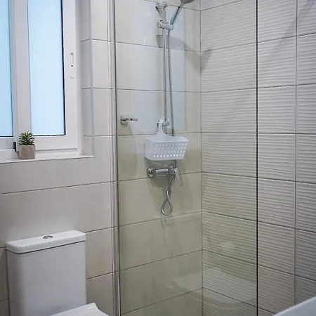 Comfort And Convenience Flat 4 Dad's Court