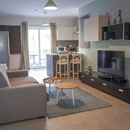 Apartment Comfort And Convenience Flat 4 Dad's Court *