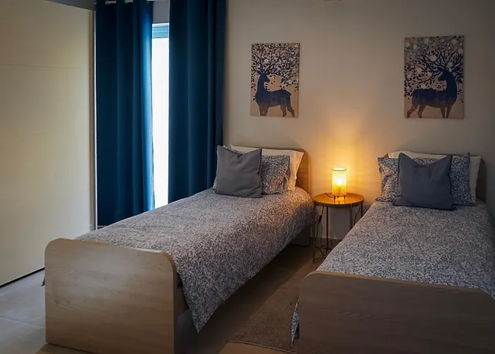 Comfort And Convenience Flat 4 Dad's Court