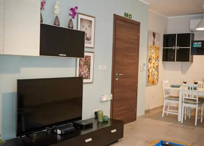 Апартаменты Comfort And Convenience Flat 4 Dad's Court