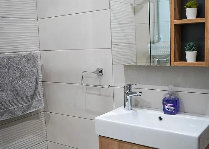 Convenient 3br Near Bus Terminus Apartment St. Paul's Bay