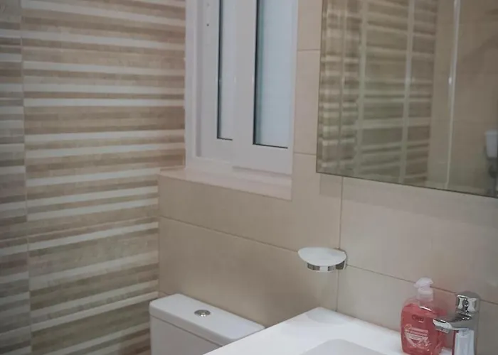 Comfort And Convenience Flat 4 Dad's Court