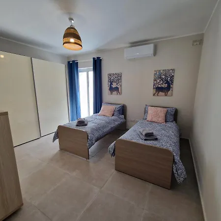 Daire Comfort And Convenience Flat 4 Dad's Court