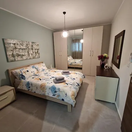 Convenient 3br Near Bus Terminus St. Paul's Bay