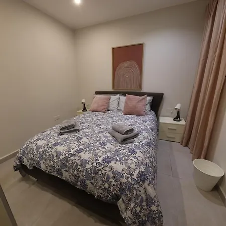 Comfort And Convenience Flat 4 Dad's Court Daire