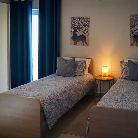 Comfort And Convenience Flat 4 Dad's Court