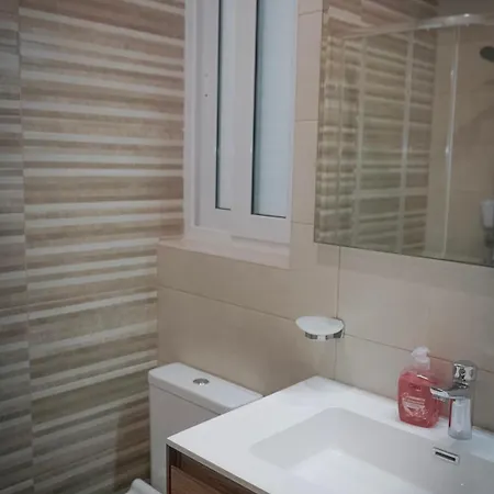 Comfort And Convenience Flat 4 Dad's Court